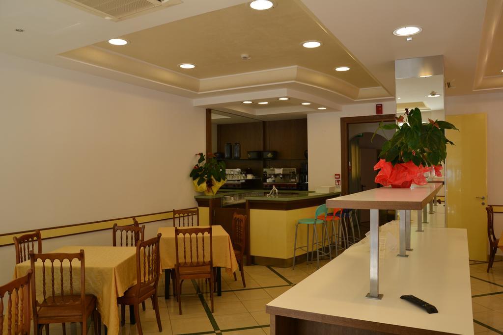 Hotel Ariston Misano Adriatico Εξωτερικό φωτογραφία